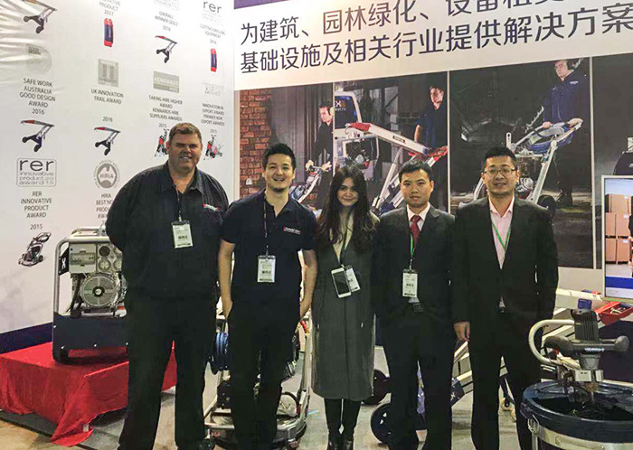 苏州小黄鸭网站导航物流机器有限公司赴德参加汉诺威国际物流展载誉而归